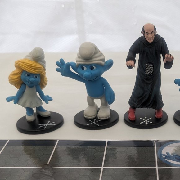 The Smurfs No Smurf Left Behind Collectible Box Game & 2 extra collectibles - Picture 4 of 14